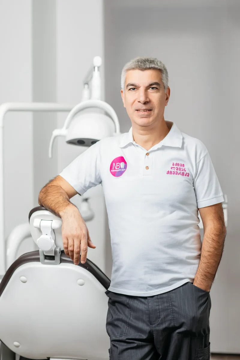 ლევან ქიმერიძე - ექიმი თერაპევტი, NB Dental