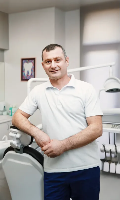 მერაბ ბიბიჩაძე - ყბა-სახის ქირურგი, NB Dental