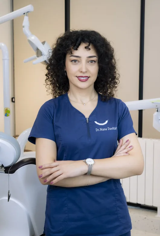NB Dental-ის ექიმი სამკურნალო კაბინეტში